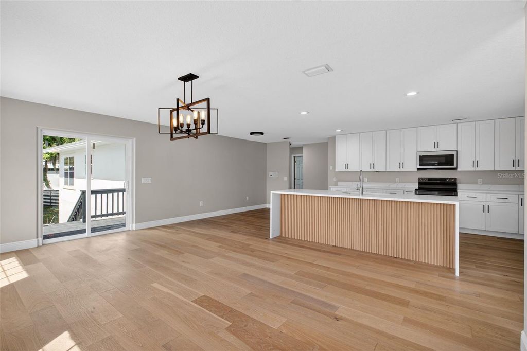 Image 18 of property listing at 1002 OAKDALE STREET, Windermere, FL 34786