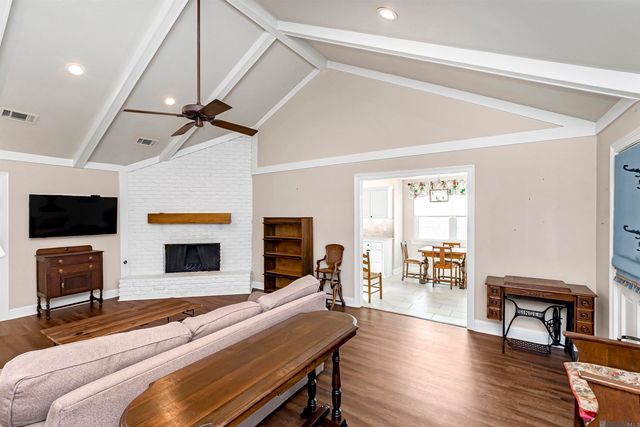 10859 Cal Rd, Baton Rouge, LA 70809