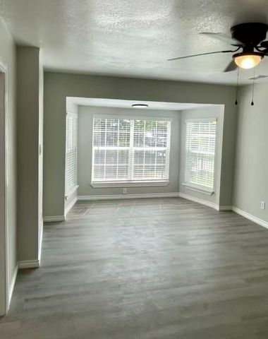1003 Epenard Street, Dallas, TX 75211