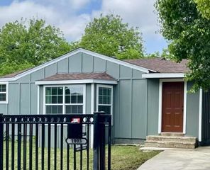 1003 Epenard Street, Dallas, TX 75211