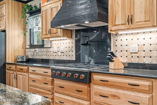 3358 Plateau Rd, Crossville, TN 38571