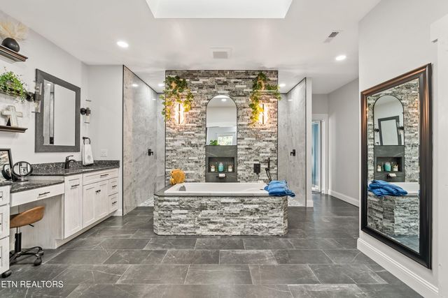 3358 Plateau Rd, Crossville, TN 38571