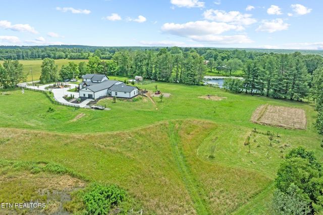 3358 Plateau Rd, Crossville, TN 38571