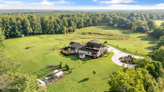 3358 Plateau Rd, Crossville, TN 38571