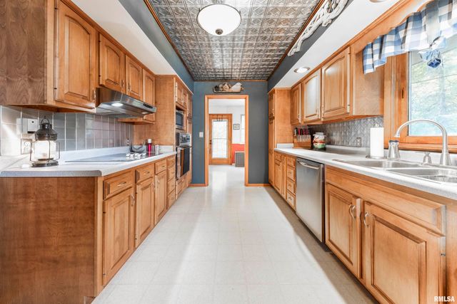 1320 W CEDAR HILLS Drive, Dunlap, IL 61525