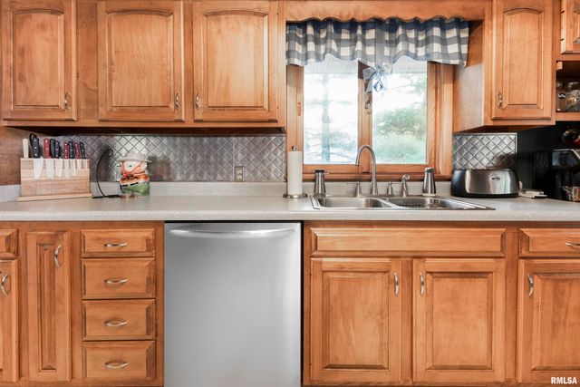 1320 W CEDAR HILLS Drive, Dunlap, IL 61525