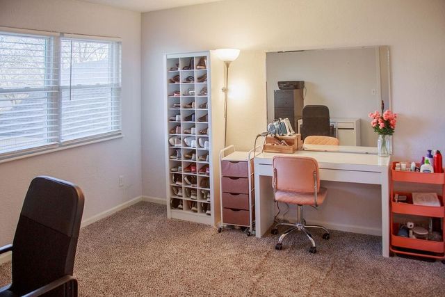 5984 N Kansas Avenue, Gladstone, MO 64119