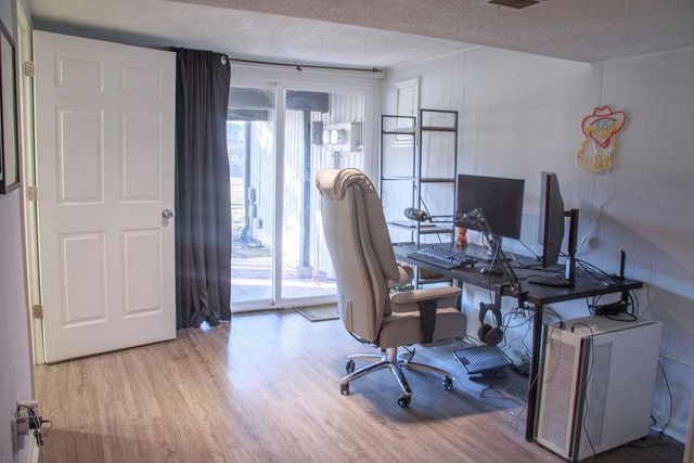 5984 N Kansas Avenue, Gladstone, MO 64119