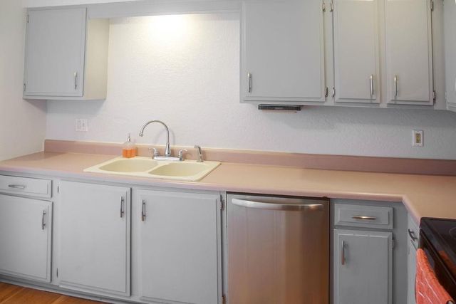 5984 N Kansas Avenue, Gladstone, MO 64119