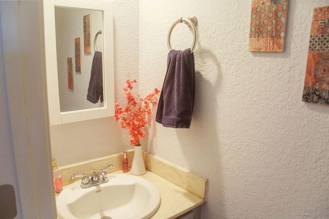 5984 N Kansas Avenue, Gladstone, MO 64119