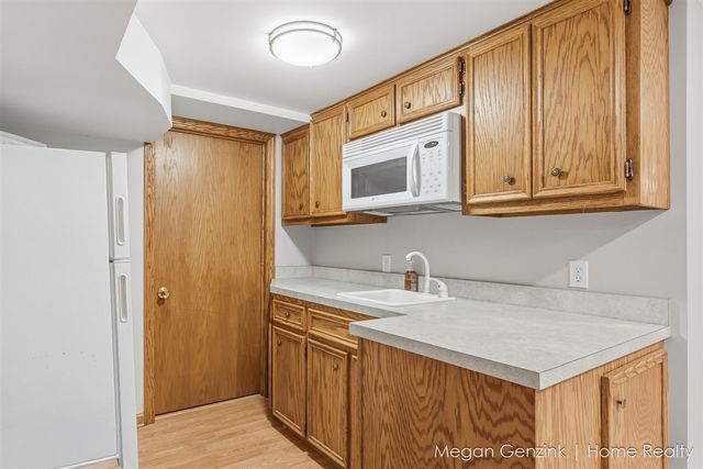 7218-7220 Eastern Avenue, Grand Rapids, MI 49508