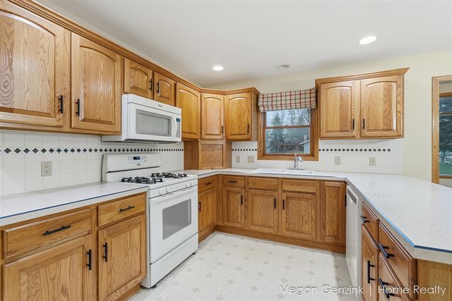 7218-7220 Eastern Avenue, Grand Rapids, MI 49508