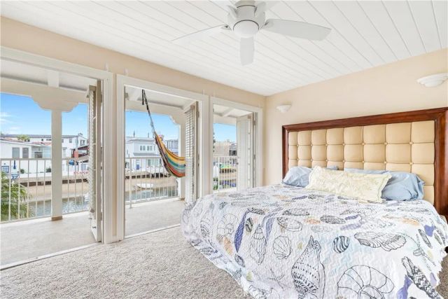 325 Grand Canal, Newport Beach, CA 92662