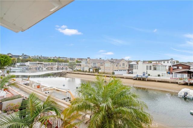 325 Grand Canal, Newport Beach, CA 92662