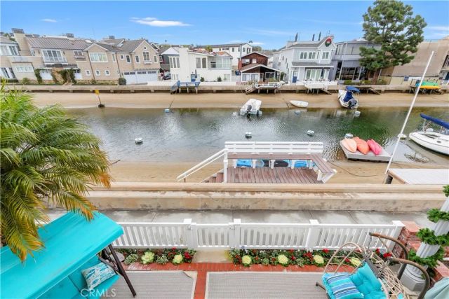 325 Grand Canal, Newport Beach, CA 92662