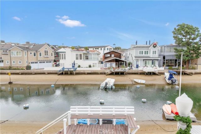 325 Grand Canal, Newport Beach, CA 92662