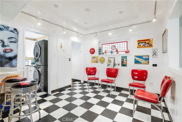 325 Grand Canal, Newport Beach, CA 92662