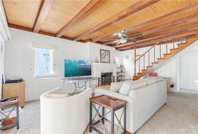 325 Grand Canal, Newport Beach, CA 92662