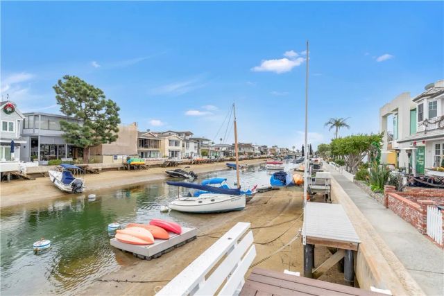 325 Grand Canal, Newport Beach, CA 92662