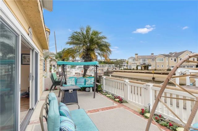 325 Grand Canal, Newport Beach, CA 92662