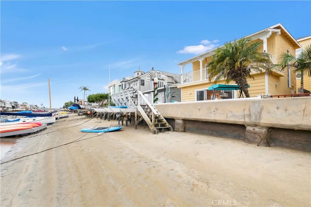 325 Grand Canal, Newport Beach, CA 92662