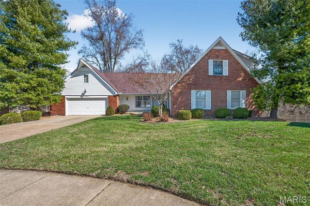 3300 Shrewsbury Lane, St Charles, MO 63301