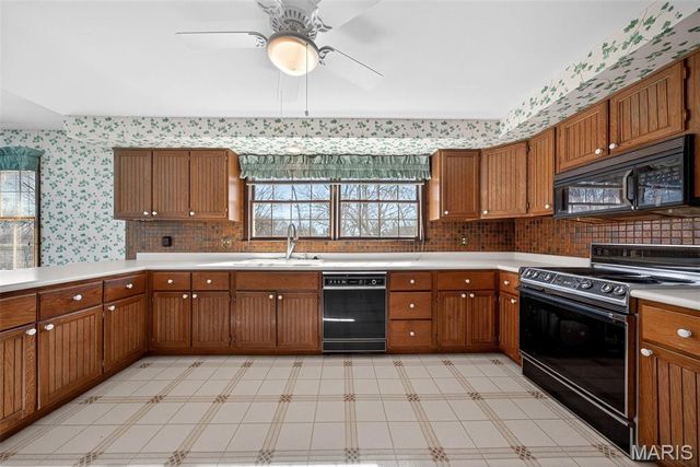 3300 Shrewsbury Lane, St Charles, MO 63301