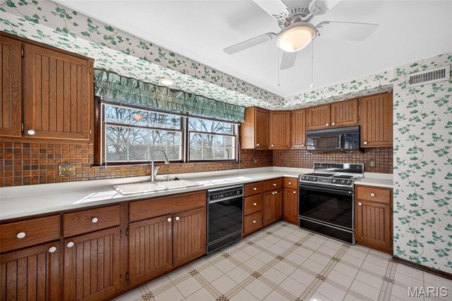 3300 Shrewsbury Lane, St Charles, MO 63301