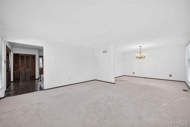 3300 Shrewsbury Lane, St Charles, MO 63301