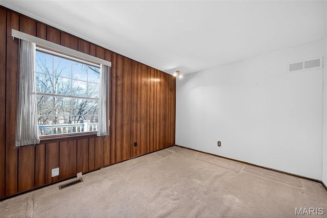 3300 Shrewsbury Lane, St Charles, MO 63301