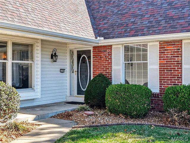 3300 Shrewsbury Lane, St Charles, MO 63301