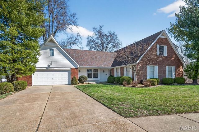3300 Shrewsbury Lane, St Charles, MO 63301