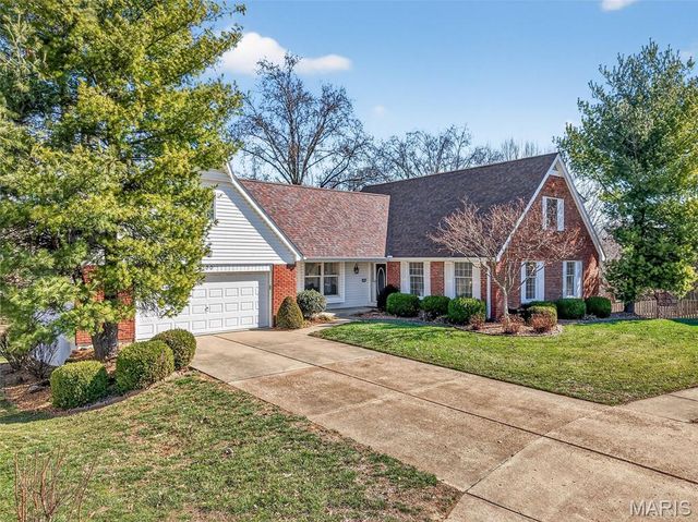 3300 Shrewsbury Lane, St Charles, MO 63301