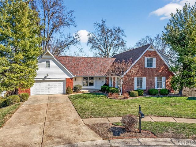 3300 Shrewsbury Lane, St Charles, MO 63301