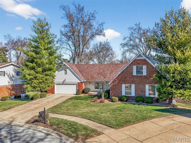 3300 Shrewsbury Lane, St Charles, MO 63301