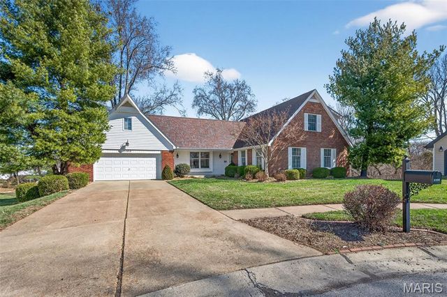 3300 Shrewsbury Lane, St Charles, MO 63301