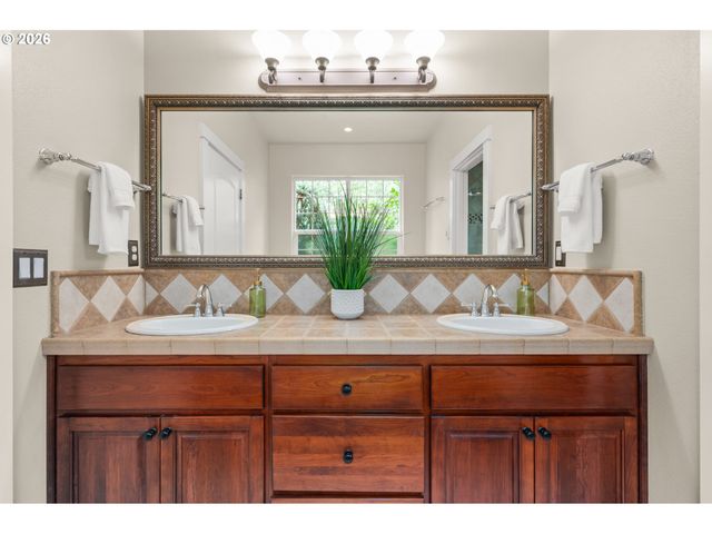 4610 ALTURA St, Eugene, OR 97404