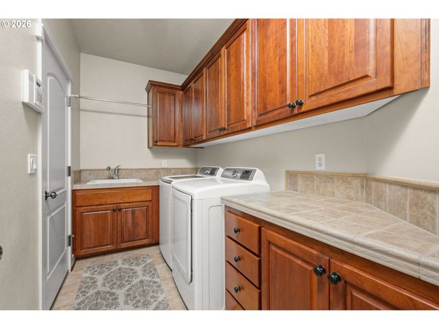 4610 ALTURA St, Eugene, OR 97404