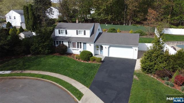 38 Kaufman Drive, Westwood, NJ 07675