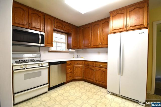 38 Kaufman Drive, Westwood, NJ 07675