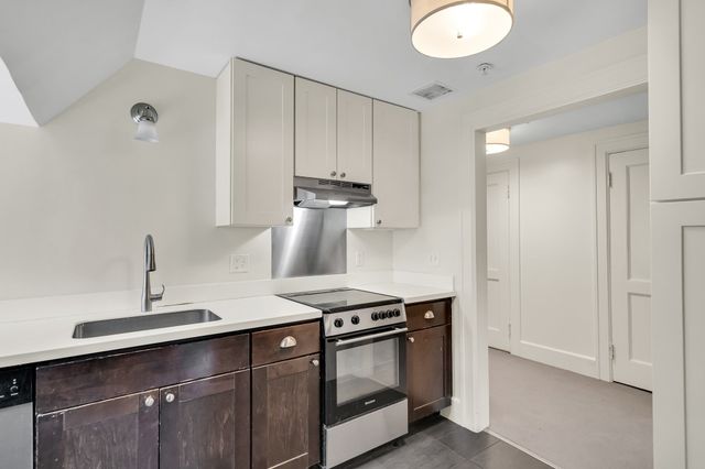 1789 Beacon 3, Brookline, MA 02445