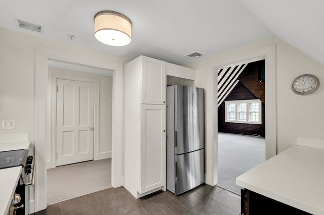 1789 Beacon 3, Brookline, MA 02445