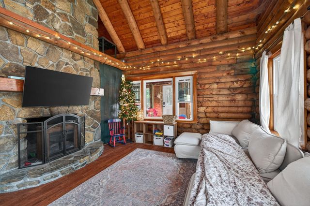 21 Langs Lane, Newmarket, NH 03857