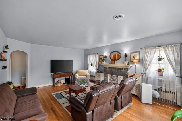 633 Palmer Ave, Maywood Boro, NJ 07607