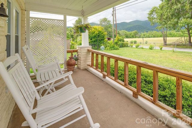50 Hutchins Road, Black Mountain, NC 28711