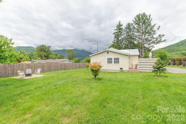 50 Hutchins Road, Black Mountain, NC 28711