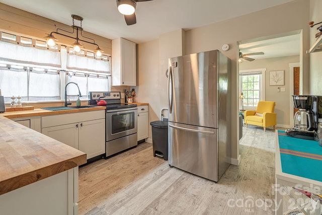 50 Hutchins Road, Black Mountain, NC 28711