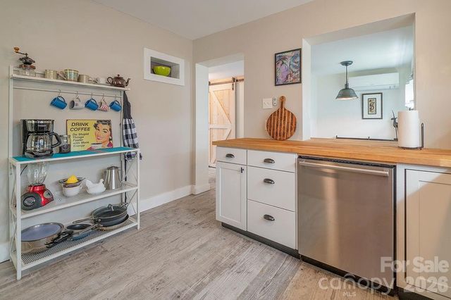 50 Hutchins Road, Black Mountain, NC 28711