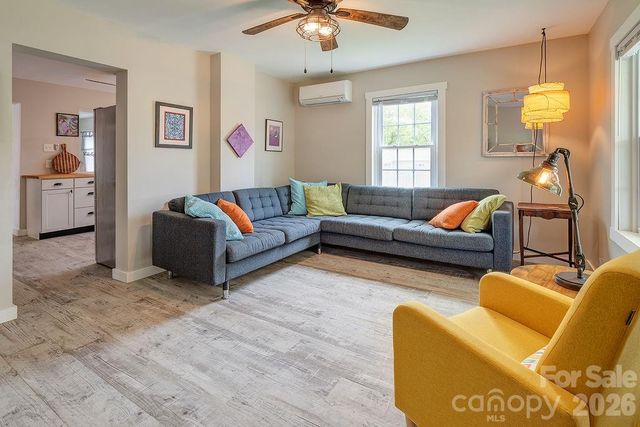 50 Hutchins Road, Black Mountain, NC 28711