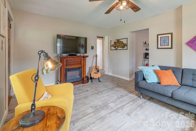 50 Hutchins Road, Black Mountain, NC 28711